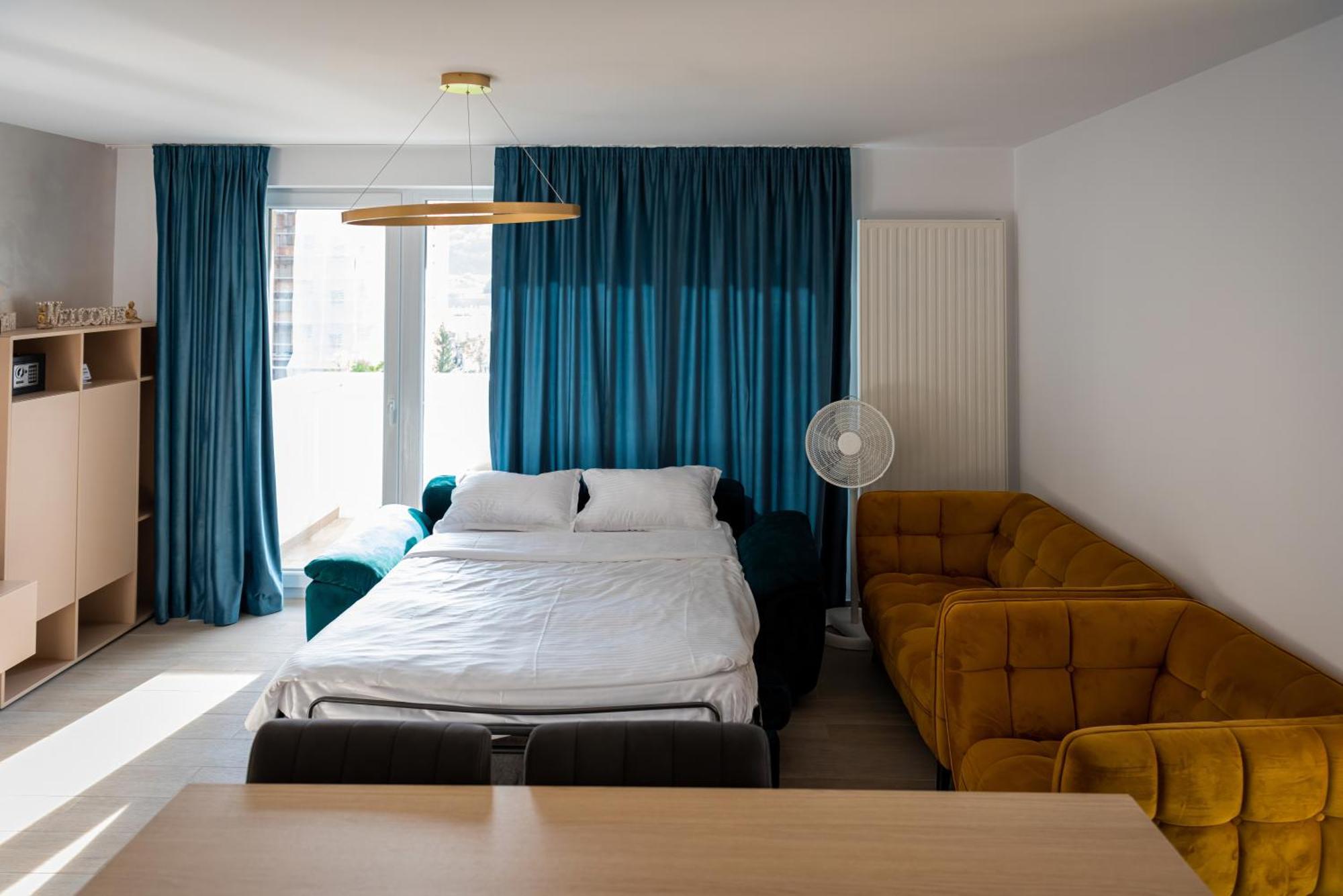 Jad - Urban Plaza - Luxury 3 & 2 Apartment *