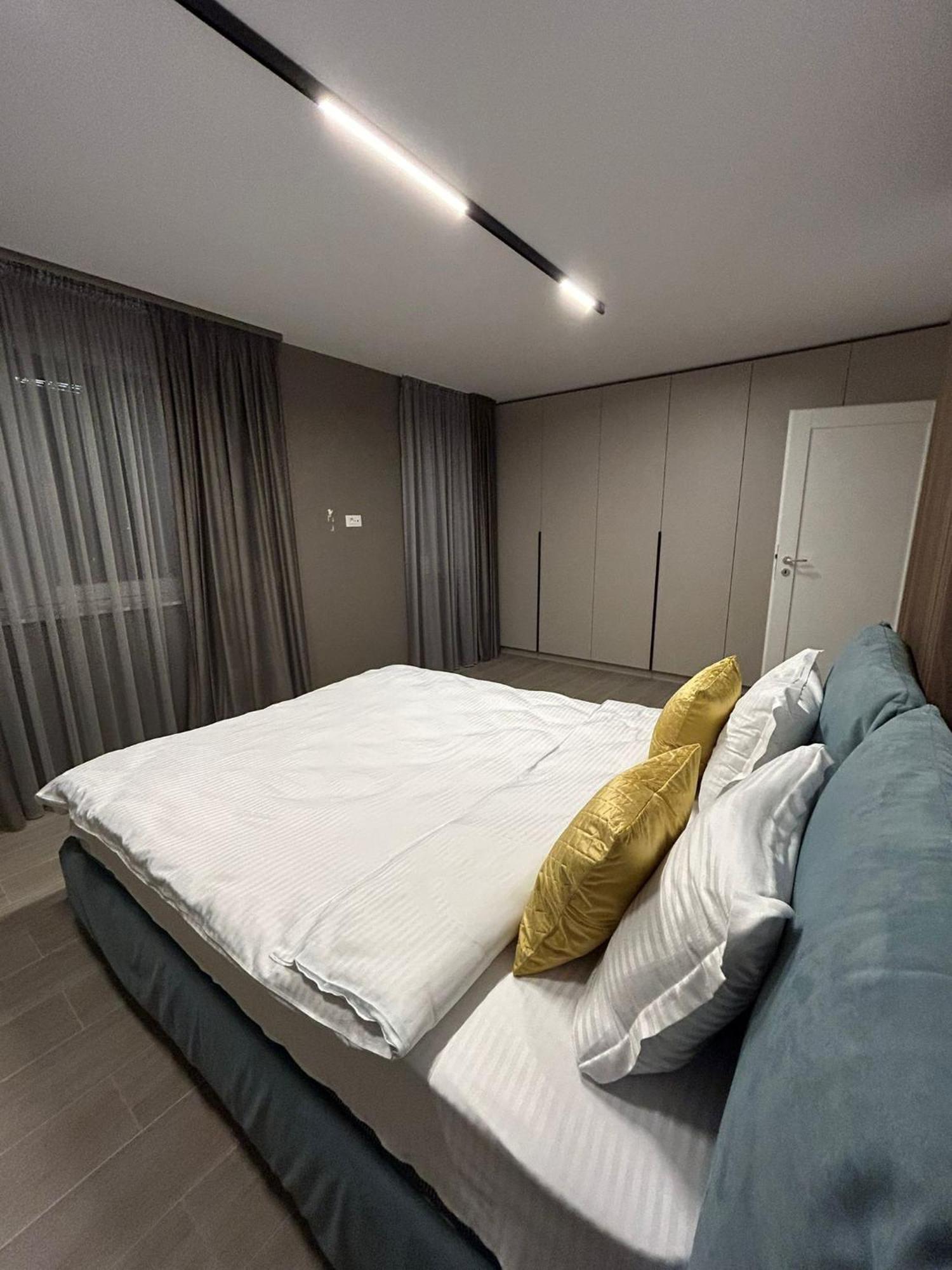 Jad - Urban Plaza - Luxury 3 & 2 Appartamento