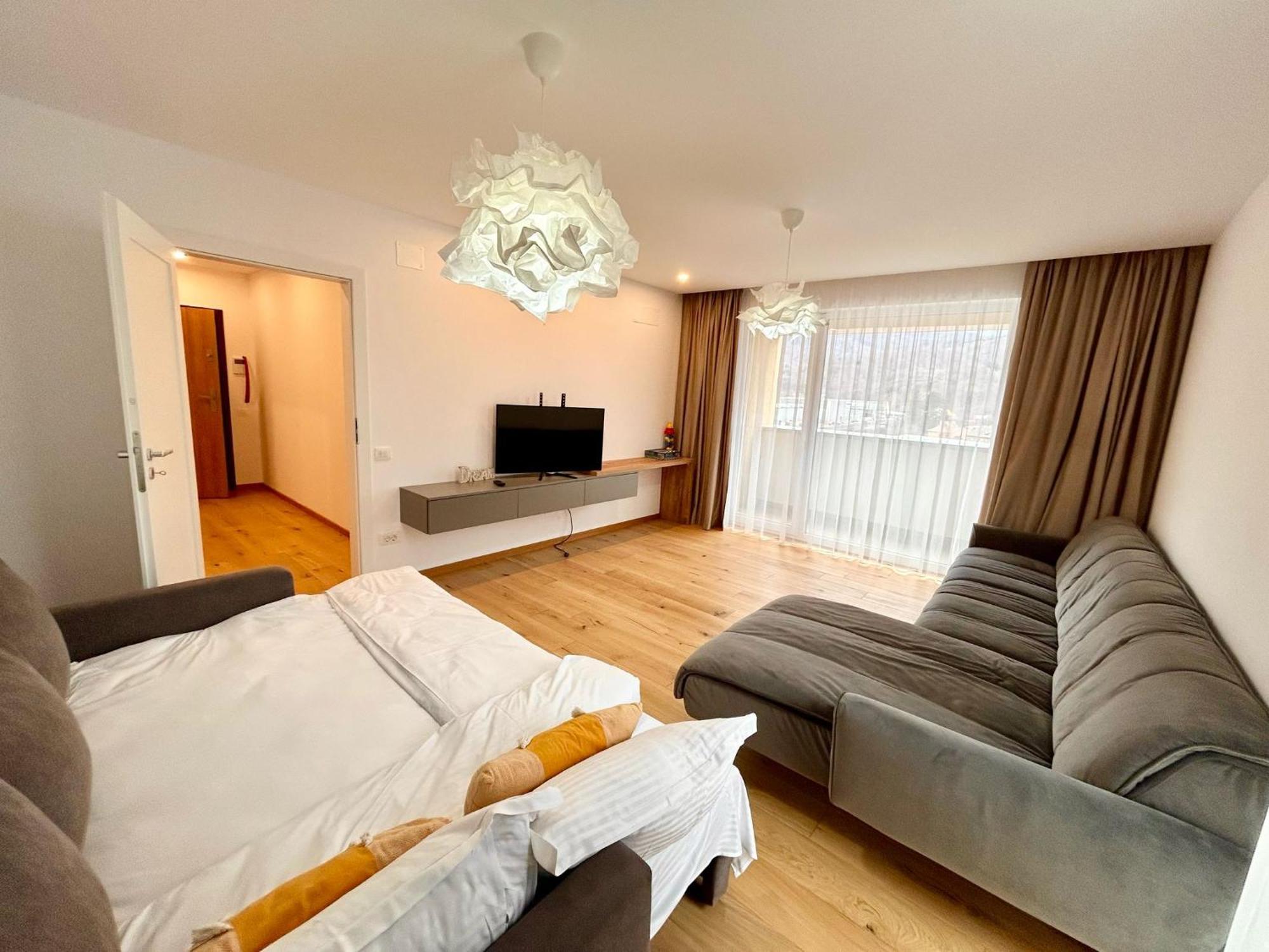 Apartment Jad - Urban Plaza - Luxury 3 & 2 Brasov