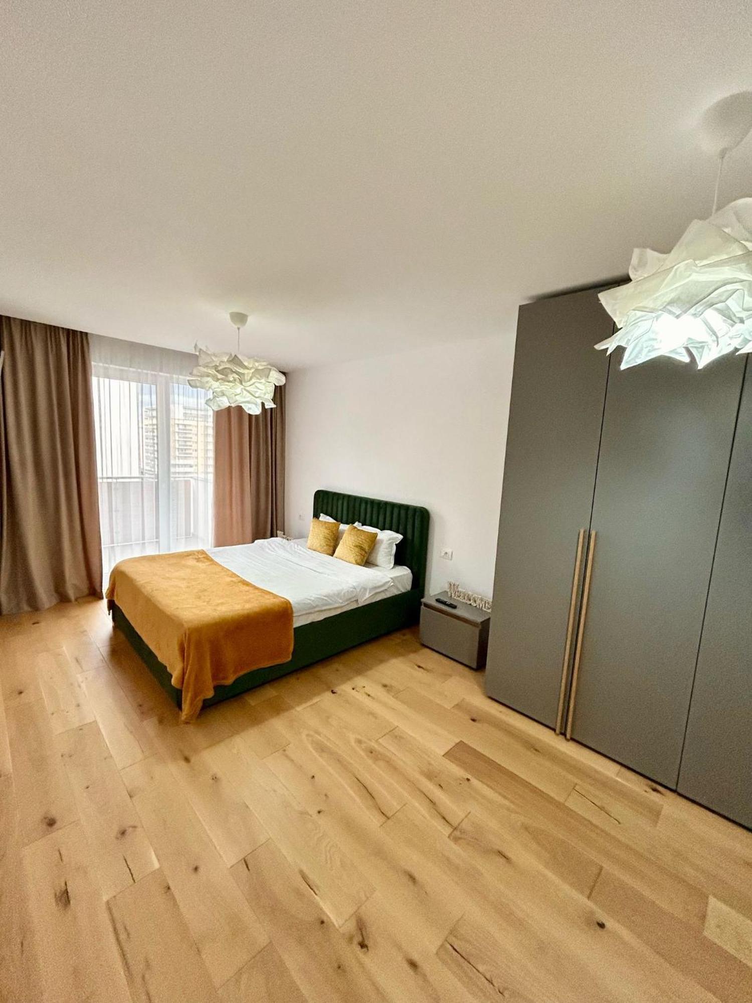 Jad - Urban Plaza - Luxury 3 & 2 *